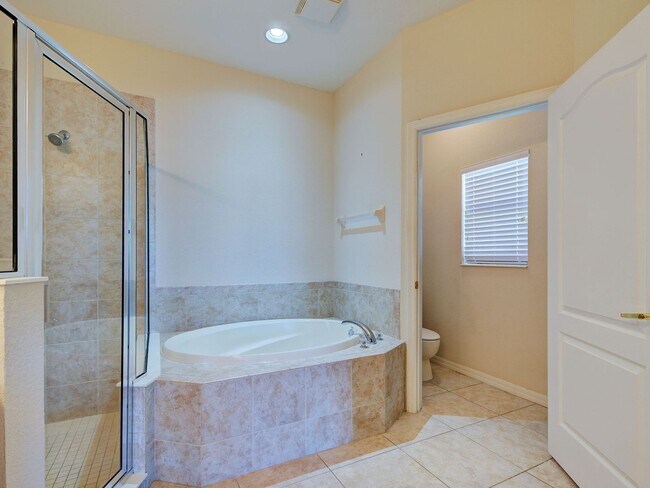 Building Photo - 3BD/2BA/3 Car Garage in Stoneybrook