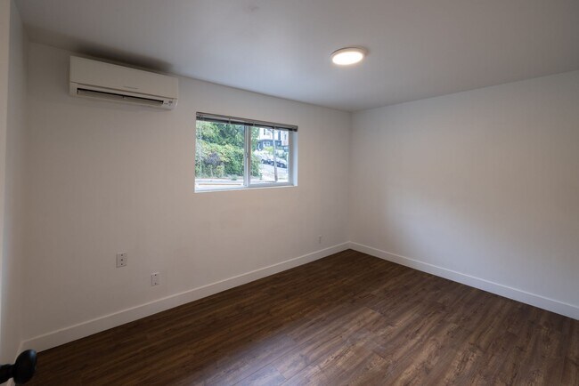 Building Photo - 723 29th Ave S