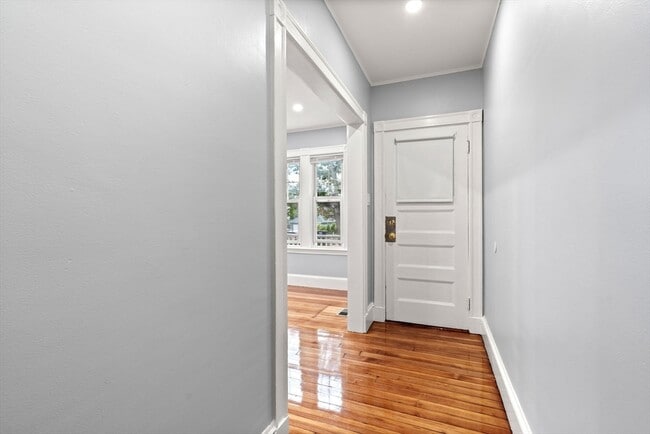 Building Photo - 279 Belmont St