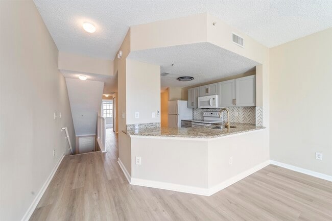 Building Photo - 4000 Grande Vista Blvd