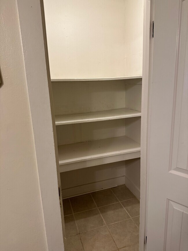 Building Photo - 1315 China St