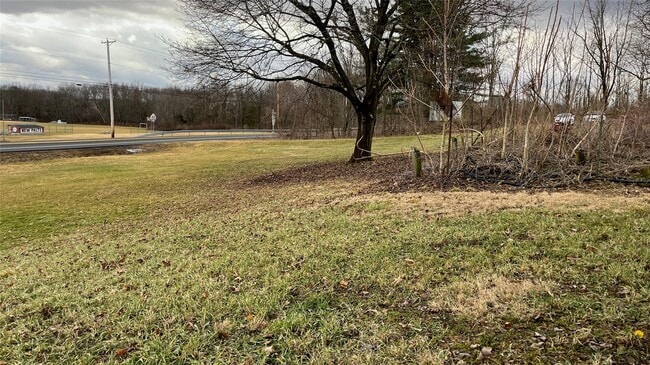 Building Photo - 131 S Putt Corners Rd