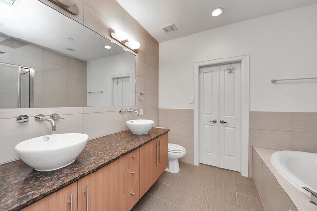 Building Photo - 1403 Delano St