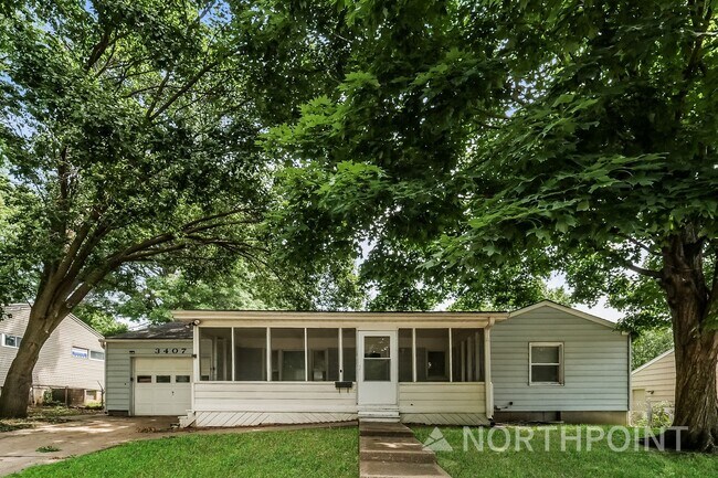 Building Photo - 3 BR/1.5BA | Newly Renovated Single Family Home | 1-Car Covered Parking | Gated backyard