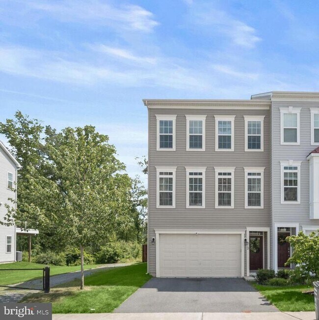Building Photo - 212 Upper Brook Terrace