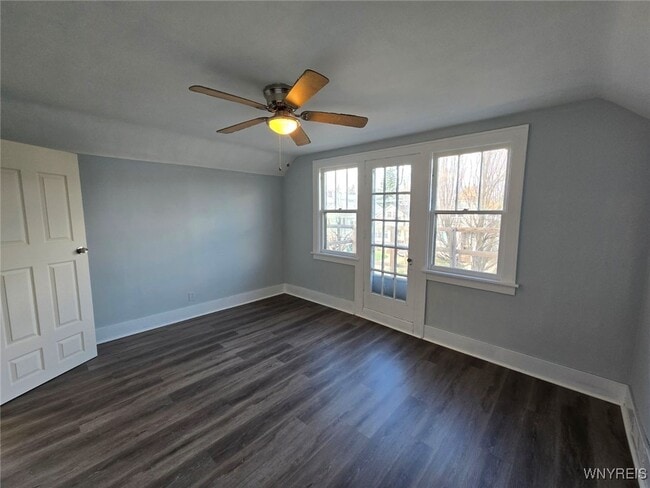 Building Photo - 693 Lasalle Ave