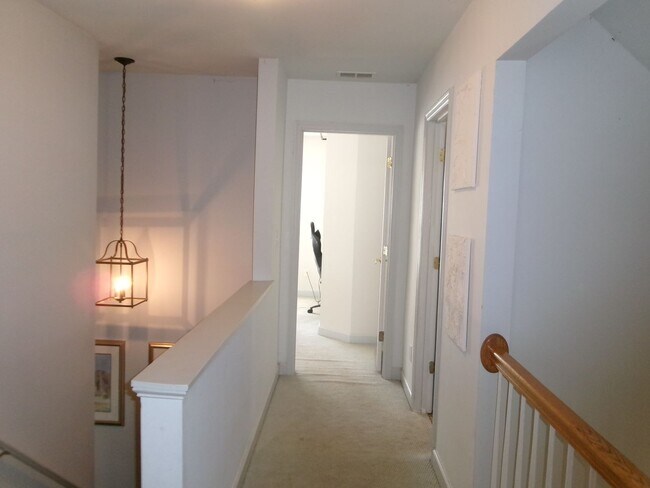 Building Photo - Walk to the Ocean from this 3 bedroom, 2.5...