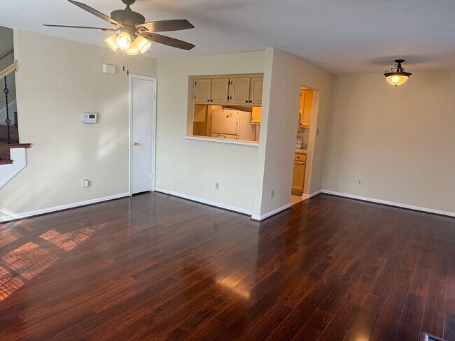 Building Photo - 27 F Tamarisk Quay