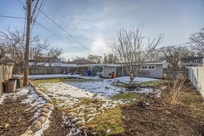 Building Photo - 1309 S Naperville Rd