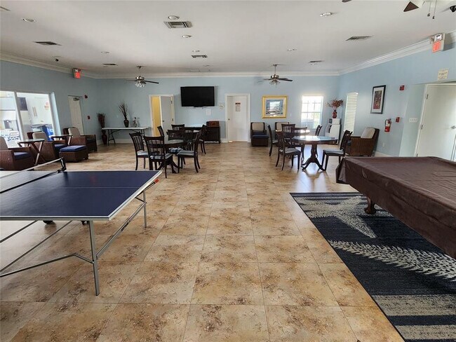 Building Photo - 6281 Bay Club Dr