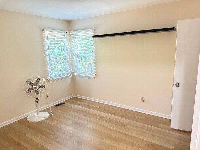Building Photo - Spacious 3BR Home with Fenced Yard & Outdoor Living in Prime Location!