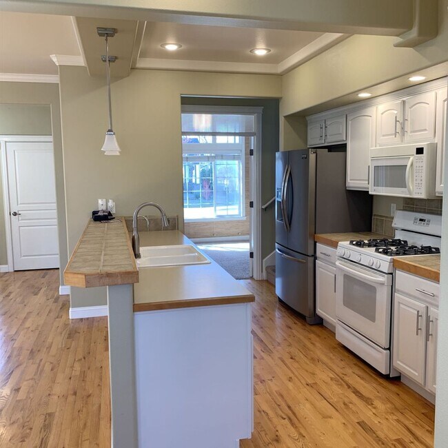 Building Photo - Beautiful Home In South East Boise!