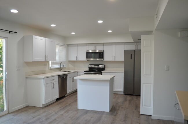 Building Photo - 12 E Hermosa Dr