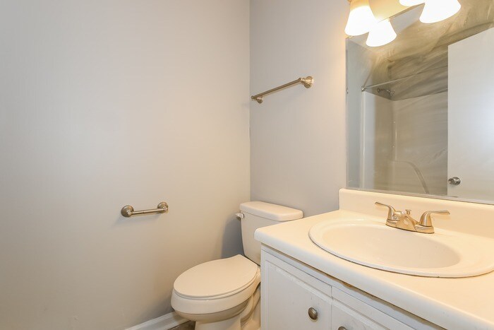 Building Photo - 1827 Covington Pl