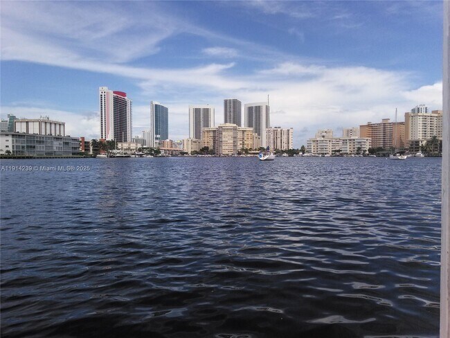 Building Photo - 450 Golden Isles Dr