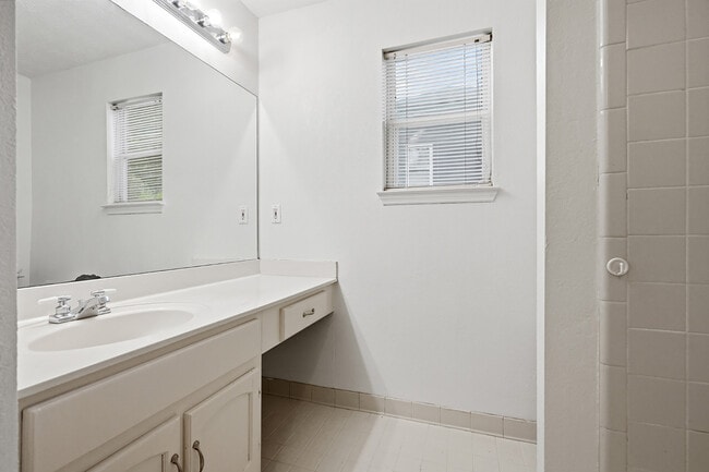 Building Photo - 4061 Keheley Glen Dr