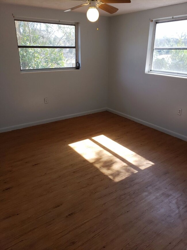 Building Photo - 2/1.5 in Beverly Hills!!!