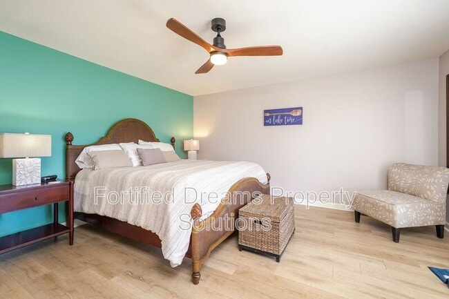 Building Photo - 395 Lake Dr