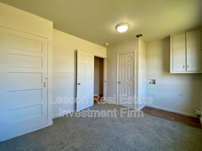 Building Photo - 547 Wyche St