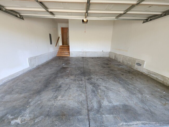 Building Photo - Spacious 3-Bedroom, 2-Bathroom Home AVAILABLE NOW!!