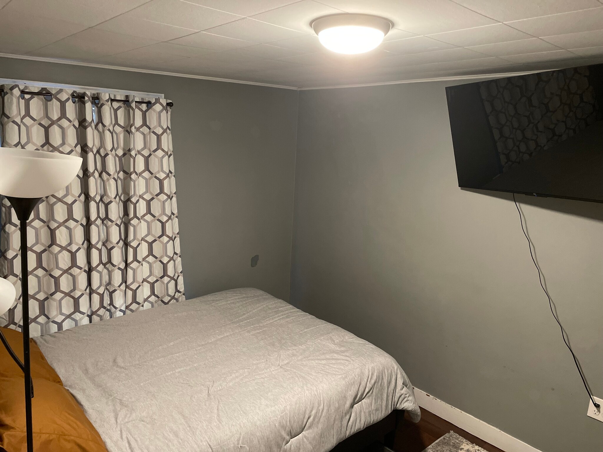 Wall mount for 55” TV - 20 Crescent St