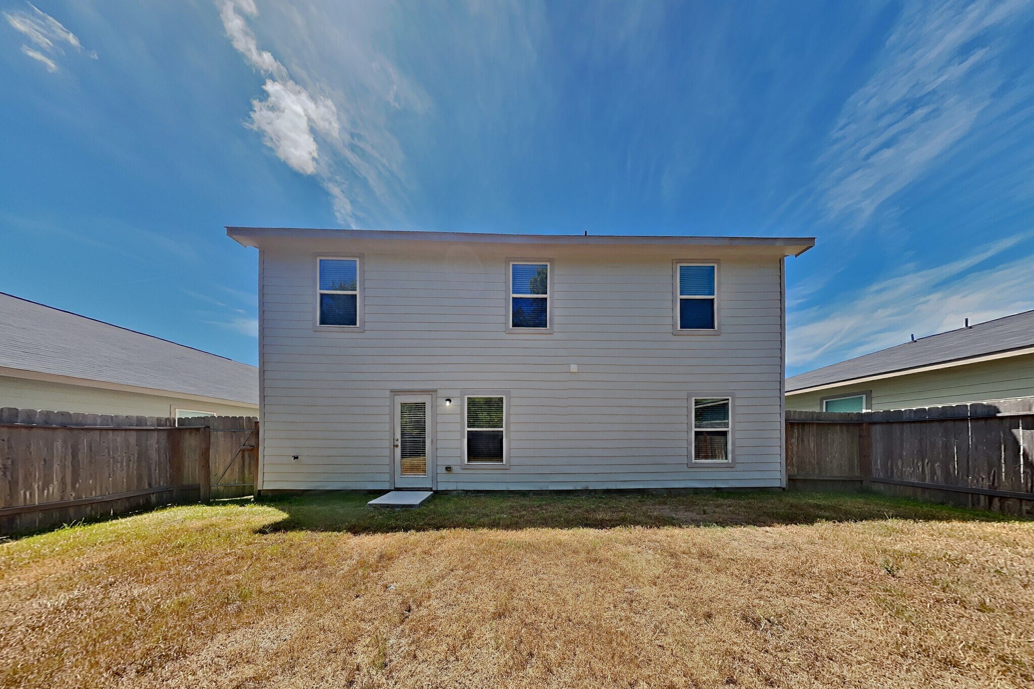 Building Photo - 15673 Del Norte Dr
