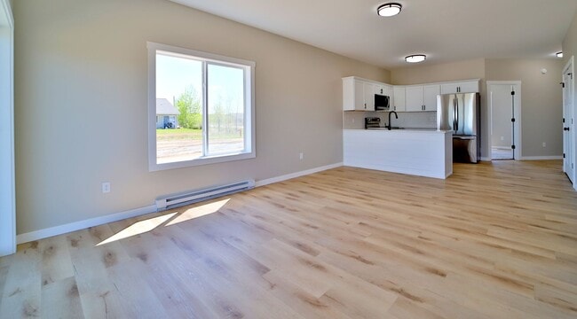 Building Photo - 750 Palomino Ave W