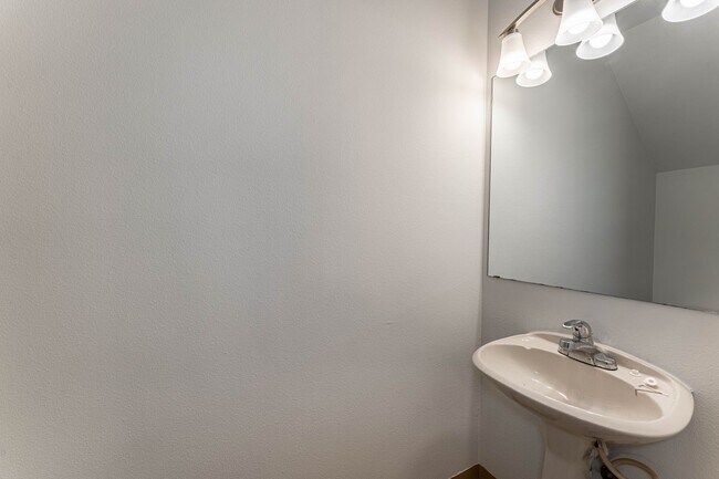 Building Photo - 2 Blocks from Downtown Siloam