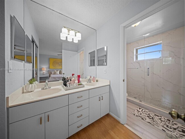 Building Photo - 9908 SW 117th Pl