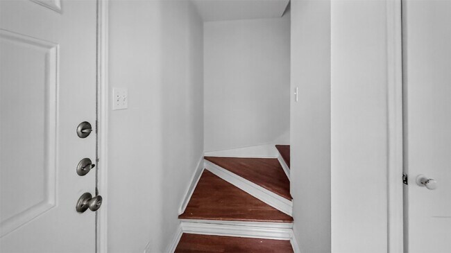 Building Photo - 1118 Hunter Dr