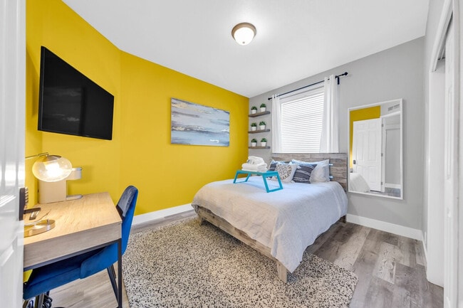 Building Photo - 53953 S River Rd