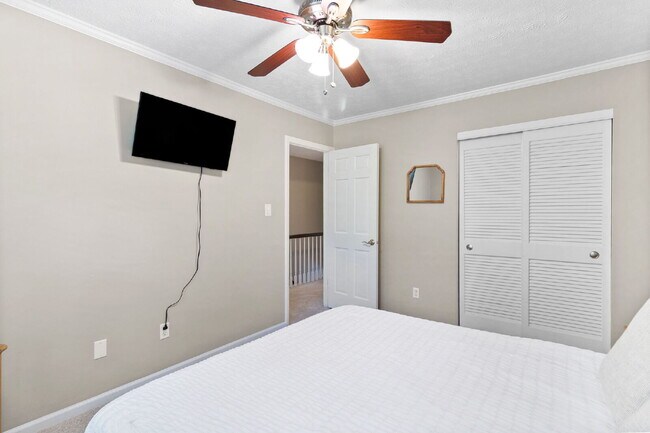 Building Photo - Spacious 4-Bedroom Haven with 3 Full Baths...