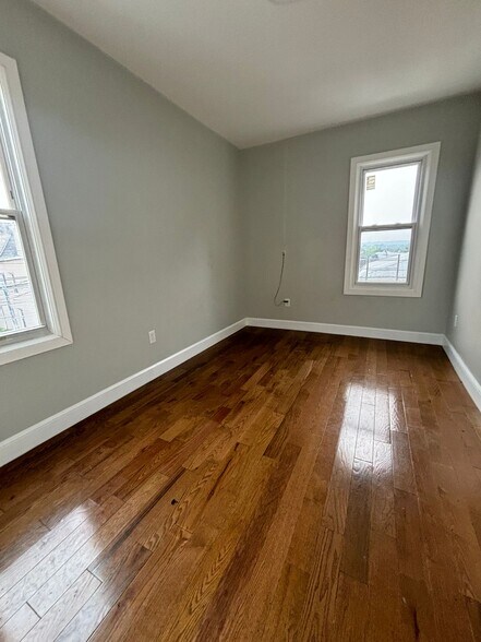 Building Photo - 649 Grove St