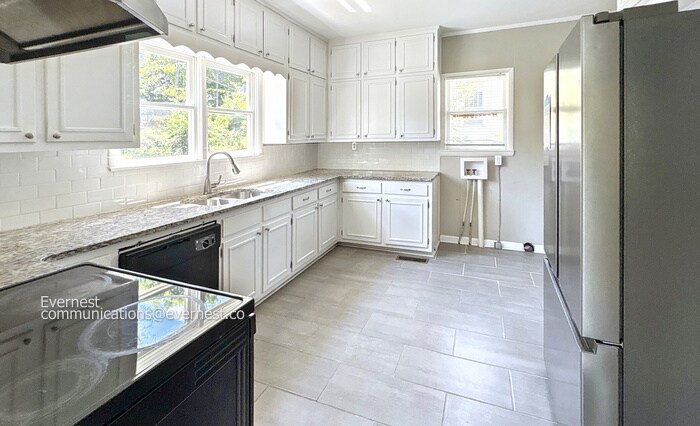 Building Photo - 1520 36th St N