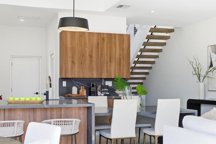 Building Photo - 1308 Avocado Isle