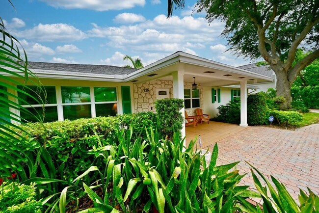 Building Photo - 129 Alhambra Pl