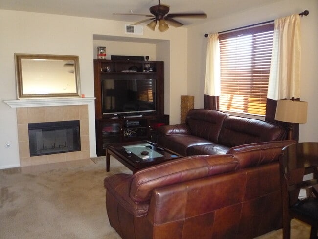 Building Photo - Upgraded Tri-level Townhome in Otay Ranch