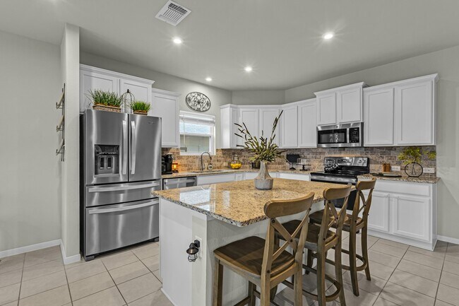 Building Photo - 2221 Clove Ct