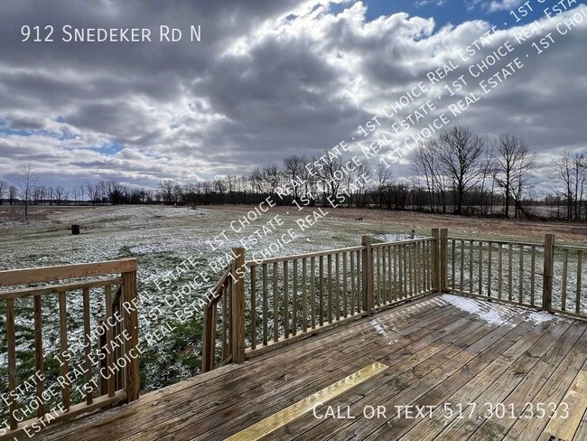Building Photo - 912 Snedeker Rd N
