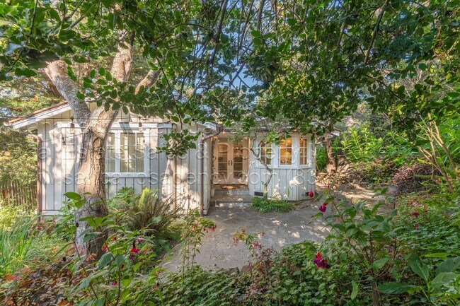 Building Photo - Immaculately Updated Two Bedroom (+Bonus) ...