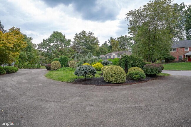 Building Photo - 4103 Laurel Dr