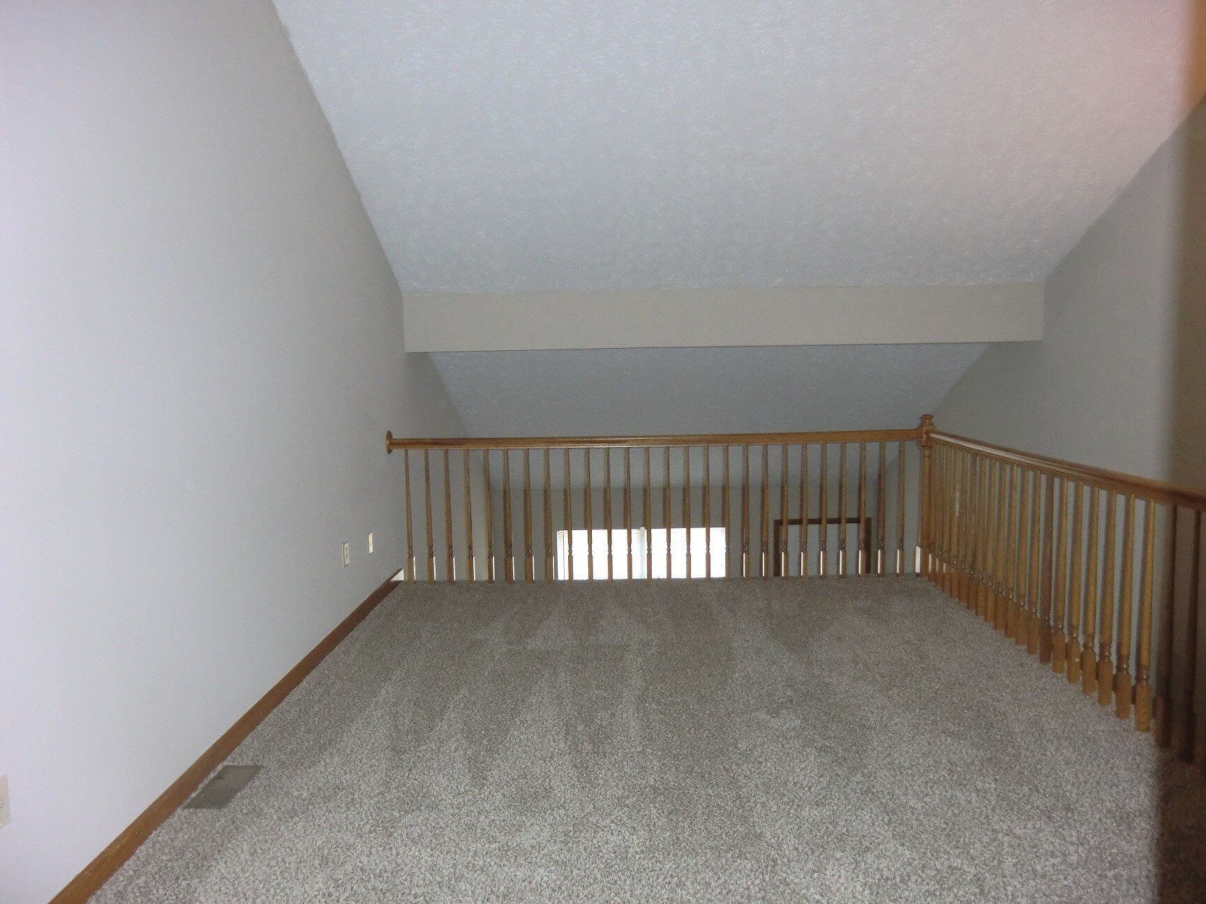 Building Photo - 704 Village Dr