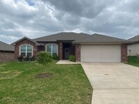 Building Photo - 901 Kacie Dr
