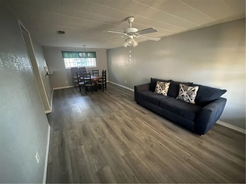 Building Photo - 1026 Northcliff Dr