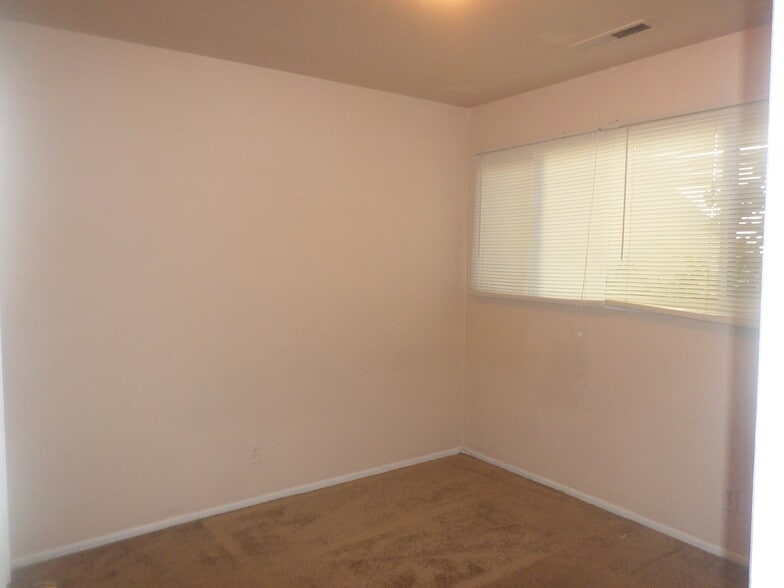 Building Photo - 106 Pike Ave