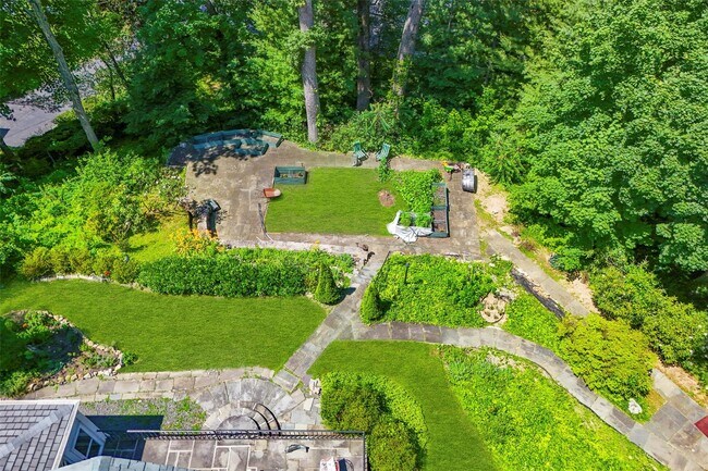 Building Photo - 400 Beechmont Dr