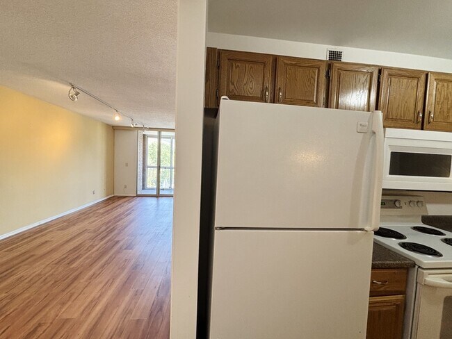 Building Photo - 710 E 200 S