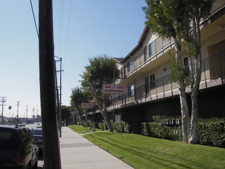 Building Photo - Gardena Royale Apartments