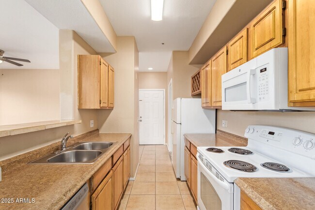 Building Photo - 2929 W Yorkshire Dr