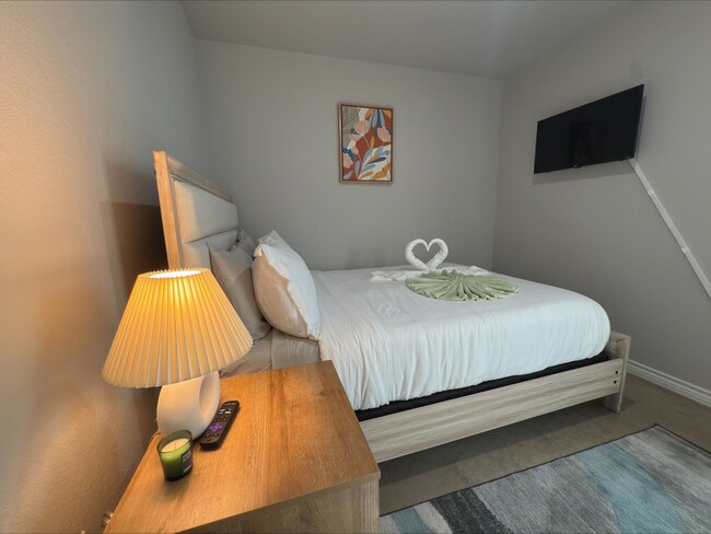 Building Photo - 1204 N 8th St